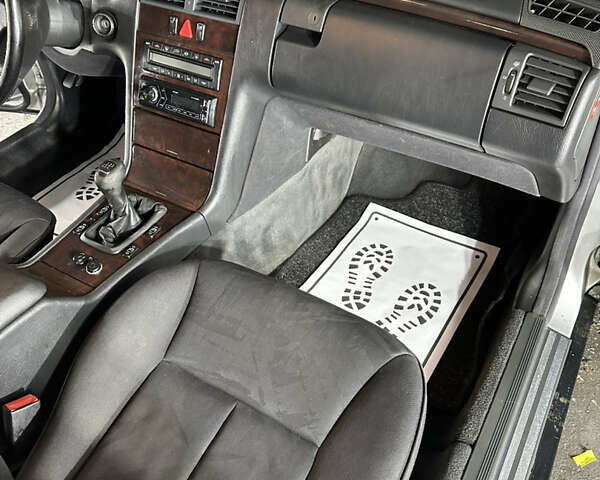 Серый Мерседес Е-Класс, объемом двигателя 2 л и пробегом 150 тыс. км за 2850 $, фото 8 на Automoto.ua