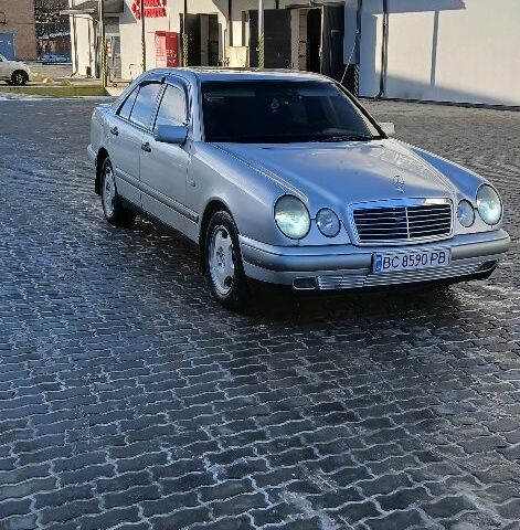 Серый Мерседес Е-Класс, объемом двигателя 2 л и пробегом 344 тыс. км за 3300 $, фото 6 на Automoto.ua