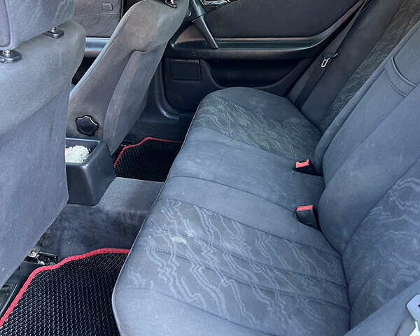 Сірий Мерседес Е-Клас, об'ємом двигуна 2 л та пробігом 440 тис. км за 2600 $, фото 12 на Automoto.ua