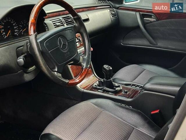 Серый Мерседес Е-Класс, объемом двигателя 2.3 л и пробегом 346 тыс. км за 4550 $, фото 5 на Automoto.ua