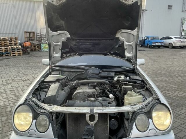 Серый Мерседес Е-Класс, объемом двигателя 0 л и пробегом 322 тыс. км за 3200 $, фото 6 на Automoto.ua