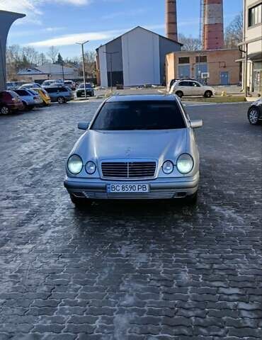 Серый Мерседес Е-Класс, объемом двигателя 2 л и пробегом 344 тыс. км за 3300 $, фото 12 на Automoto.ua