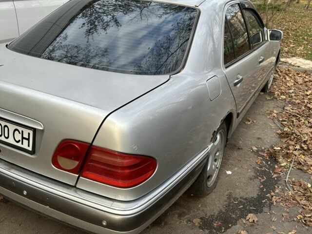 Серый Мерседес Е-Класс, объемом двигателя 4.2 л и пробегом 1 тыс. км за 2300 $, фото 4 на Automoto.ua