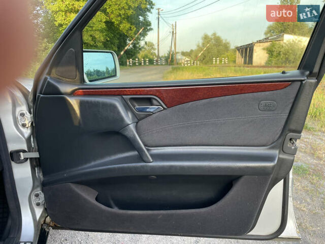 Сірий Мерседес Е-Клас, об'ємом двигуна 2 л та пробігом 236 тис. км за 1850 $, фото 8 на Automoto.ua