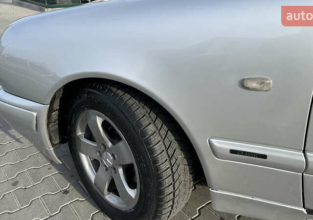 Серый Мерседес Е-Класс, объемом двигателя 2.8 л и пробегом 346 тыс. км за 4800 $, фото 4 на Automoto.ua