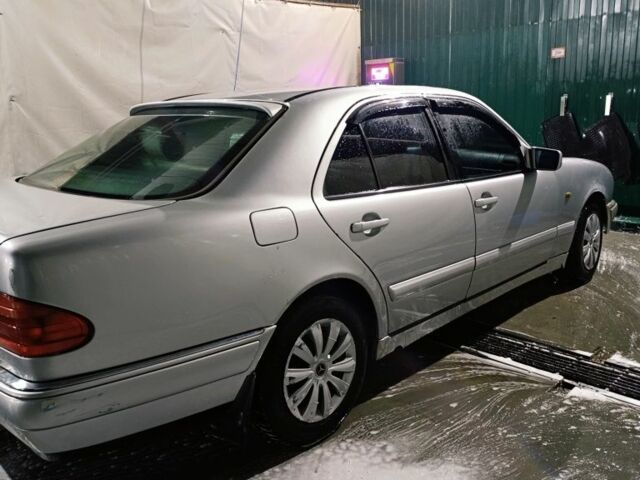 Серый Мерседес Е-Класс, объемом двигателя 2.2 л и пробегом 340 тыс. км за 2550 $, фото 8 на Automoto.ua