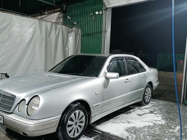 Серый Мерседес Е-Класс, объемом двигателя 2.2 л и пробегом 340 тыс. км за 2550 $, фото 3 на Automoto.ua