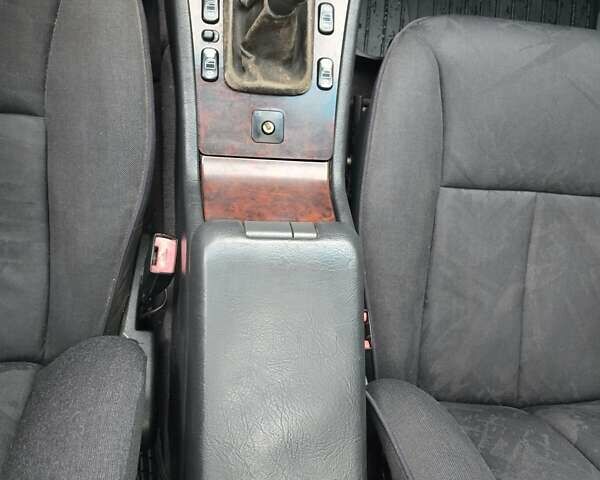 Сірий Мерседес Е-Клас, об'ємом двигуна 2 л та пробігом 245 тис. км за 3750 $, фото 55 на Automoto.ua