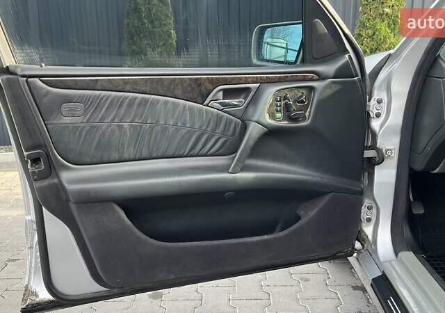 Серый Мерседес Е-Класс, объемом двигателя 2.8 л и пробегом 346 тыс. км за 4800 $, фото 20 на Automoto.ua