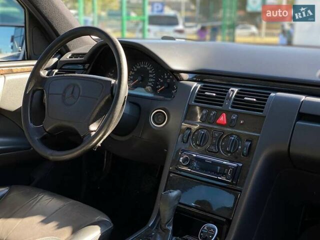 Серый Мерседес Е-Класс, объемом двигателя 2 л и пробегом 262 тыс. км за 4250 $, фото 15 на Automoto.ua
