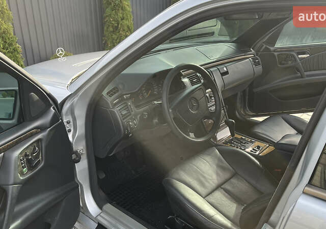 Серый Мерседес Е-Класс, объемом двигателя 2.8 л и пробегом 346 тыс. км за 4800 $, фото 14 на Automoto.ua