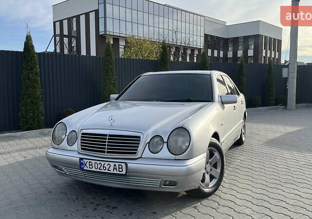 Серый Мерседес Е-Класс, объемом двигателя 2.8 л и пробегом 346 тыс. км за 4800 $, фото 7 на Automoto.ua