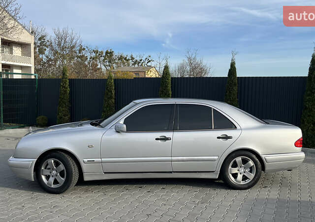 Серый Мерседес Е-Класс, объемом двигателя 2.8 л и пробегом 346 тыс. км за 4800 $, фото 2 на Automoto.ua