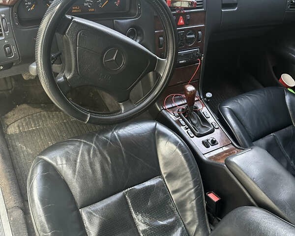 Серый Мерседес Е-Класс, объемом двигателя 2.8 л и пробегом 350 тыс. км за 1700 $, фото 4 на Automoto.ua