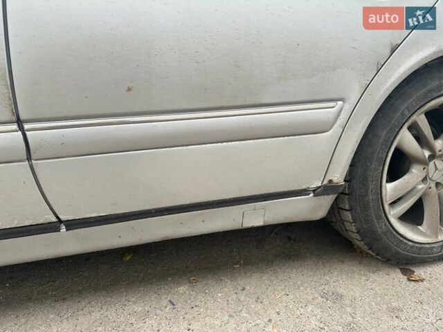 Серый Мерседес Е-Класс, объемом двигателя 2.8 л и пробегом 350 тыс. км за 1700 $, фото 5 на Automoto.ua