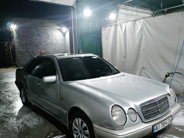 Серый Мерседес Е-Класс, объемом двигателя 2.2 л и пробегом 340 тыс. км за 2550 $, фото 4 на Automoto.ua