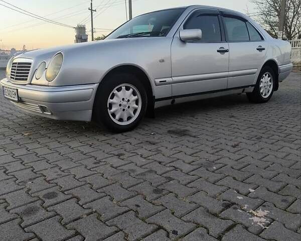 Сірий Мерседес Е-Клас, об'ємом двигуна 2.2 л та пробігом 400 тис. км за 4650 $, фото 8 на Automoto.ua