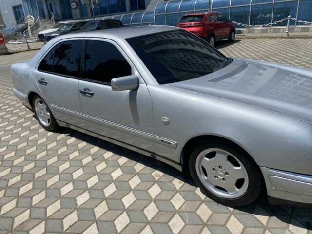 Серый Мерседес Е-Класс, объемом двигателя 2.4 л и пробегом 298 тыс. км за 1999 $, фото 4 на Automoto.ua