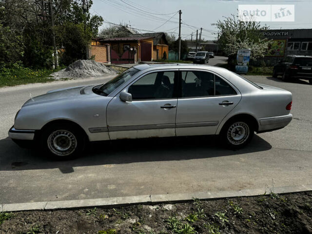 Сірий Мерседес Е-Клас, об'ємом двигуна 2 л та пробігом 387 тис. км за 4500 $, фото 9 на Automoto.ua