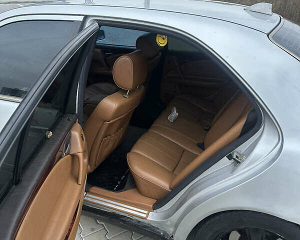 Сірий Мерседес Е-Клас, об'ємом двигуна 2 л та пробігом 360 тис. км за 2500 $, фото 13 на Automoto.ua