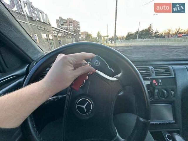 Серый Мерседес Е-Класс, объемом двигателя 2.4 л и пробегом 440 тыс. км за 3300 $, фото 4 на Automoto.ua