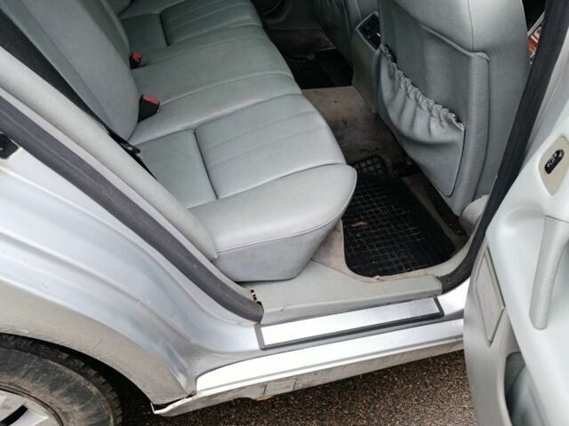 Серый Мерседес Е-Класс, объемом двигателя 2.2 л и пробегом 340 тыс. км за 2550 $, фото 11 на Automoto.ua