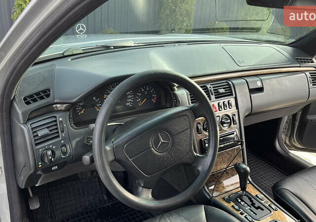 Серый Мерседес Е-Класс, объемом двигателя 2.8 л и пробегом 346 тыс. км за 4800 $, фото 15 на Automoto.ua