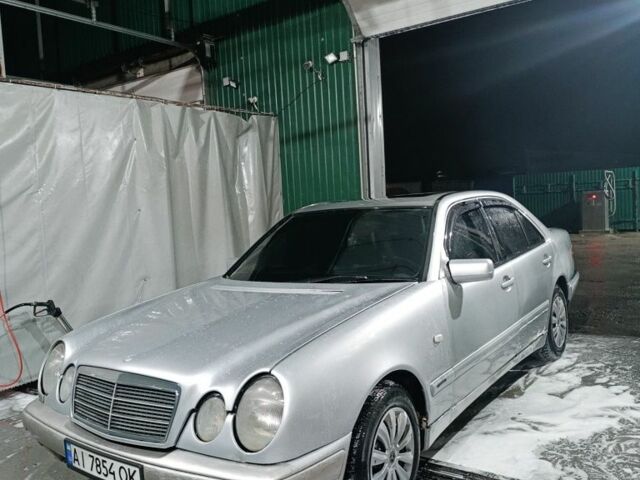 Серый Мерседес Е-Класс, объемом двигателя 2.2 л и пробегом 340 тыс. км за 2550 $, фото 5 на Automoto.ua