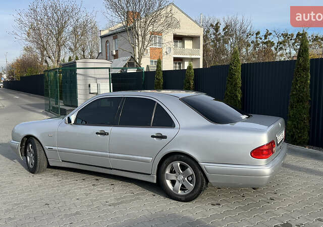 Серый Мерседес Е-Класс, объемом двигателя 2.8 л и пробегом 346 тыс. км за 4800 $, фото 3 на Automoto.ua