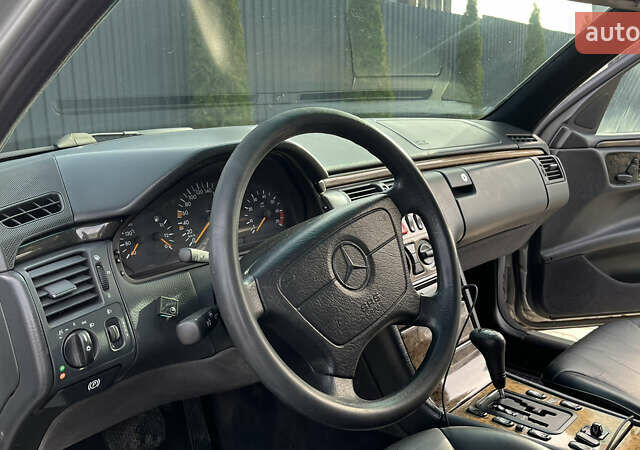 Серый Мерседес Е-Класс, объемом двигателя 2.8 л и пробегом 346 тыс. км за 4800 $, фото 19 на Automoto.ua