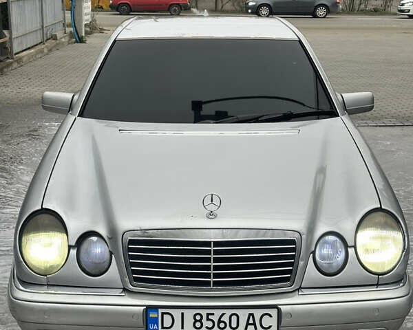 Сірий Мерседес Е-Клас, об'ємом двигуна 2 л та пробігом 360 тис. км за 2500 $, фото 1 на Automoto.ua