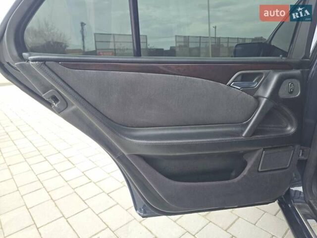 Сірий Мерседес Е-Клас, об'ємом двигуна 2 л та пробігом 245 тис. км за 3750 $, фото 41 на Automoto.ua