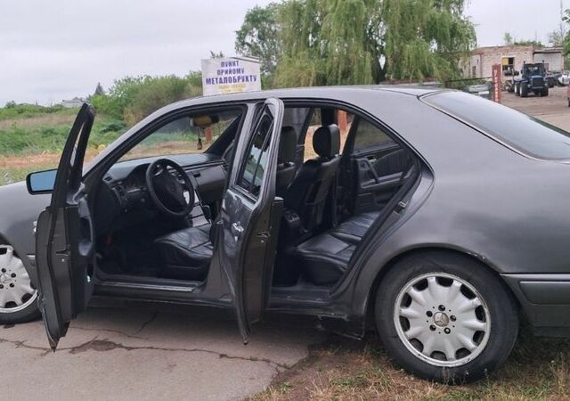 Серый Мерседес Е-Класс, объемом двигателя 2.3 л и пробегом 500 тыс. км за 2600 $, фото 7 на Automoto.ua