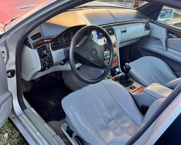 Мерседес Е-Класс 1997 в Яворове на Automoto.ua Серый Мерседес Е-Класс, объемом двигателя 2.2 л и пробегом 370 тыс. км за 2800 $, фото 3 на Automoto.ua