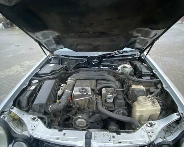 Серый Мерседес Е-Класс, объемом двигателя 2.2 л и пробегом 1000 тыс. км за 2700 $, фото 11 на Automoto.ua