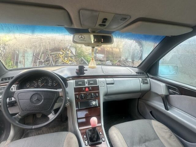 Серый Мерседес Е-Класс, объемом двигателя 2 л и пробегом 3 тыс. км за 2500 $, фото 3 на Automoto.ua