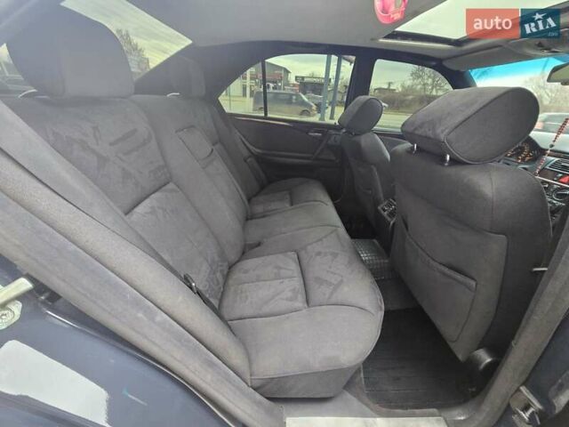 Сірий Мерседес Е-Клас, об'ємом двигуна 2 л та пробігом 245 тис. км за 3750 $, фото 38 на Automoto.ua
