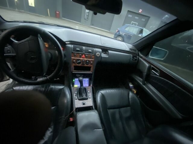 Сірий Мерседес Е-Клас, об'ємом двигуна 2.2 л та пробігом 1000 тис. км за 2700 $, фото 10 на Automoto.ua