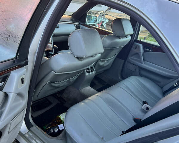 Мерседес Е-Класс 1997 в Яворове на Automoto.ua Серый Мерседес Е-Класс, объемом двигателя 2.2 л и пробегом 370 тыс. км за 2800 $, фото 7 на Automoto.ua