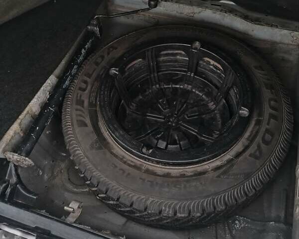 Сірий Мерседес Е-Клас, об'ємом двигуна 2.2 л та пробігом 400 тис. км за 4650 $, фото 21 на Automoto.ua