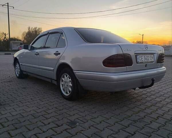 Сірий Мерседес Е-Клас, об'ємом двигуна 2.2 л та пробігом 400 тис. км за 4650 $, фото 3 на Automoto.ua
