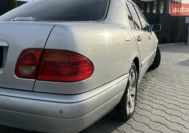 Серый Мерседес Е-Класс, объемом двигателя 2.8 л и пробегом 346 тыс. км за 4800 $, фото 12 на Automoto.ua