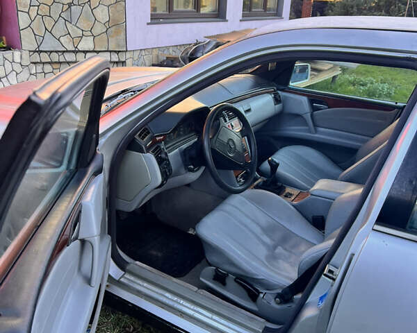 Мерседес Е-Класс 1997 в Яворове на Automoto.ua Серый Мерседес Е-Класс, объемом двигателя 2.2 л и пробегом 370 тыс. км за 2800 $, фото 4 на Automoto.ua