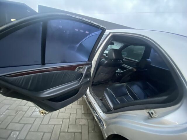 Сірий Мерседес Е-Клас, об'ємом двигуна 2.2 л та пробігом 1000 тис. км за 2700 $, фото 7 на Automoto.ua