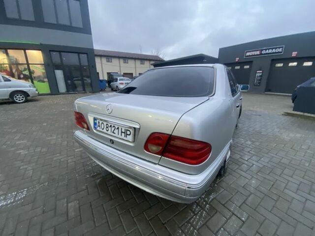 Сірий Мерседес Е-Клас, об'ємом двигуна 2.2 л та пробігом 1000 тис. км за 2700 $, фото 2 на Automoto.ua