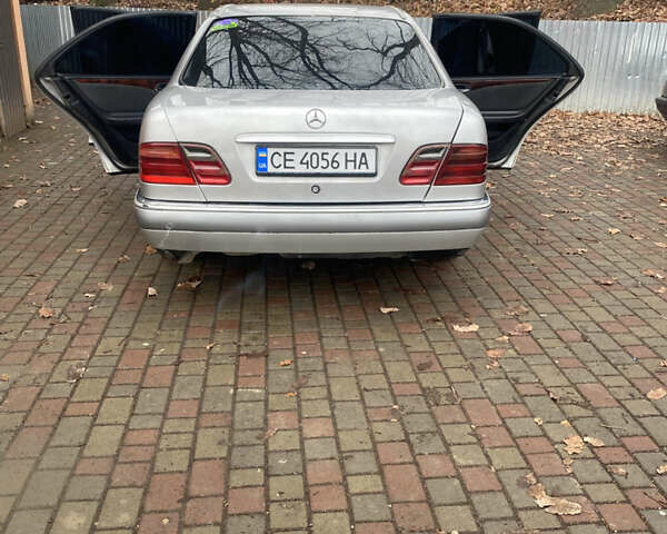 Серый Мерседес Е-Класс, объемом двигателя 2.3 л и пробегом 334 тыс. км за 3000 $, фото 3 на Automoto.ua