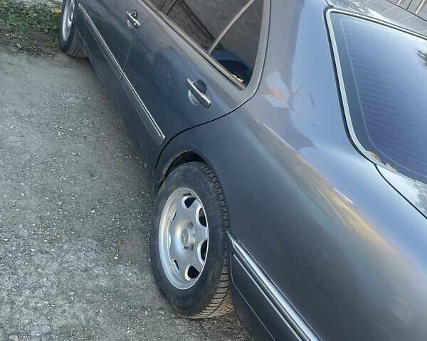 Серый Мерседес Е-Класс, объемом двигателя 2.8 л и пробегом 500 тыс. км за 3400 $, фото 8 на Automoto.ua