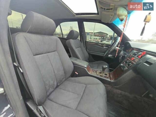 Сірий Мерседес Е-Клас, об'ємом двигуна 2 л та пробігом 245 тис. км за 3750 $, фото 33 на Automoto.ua