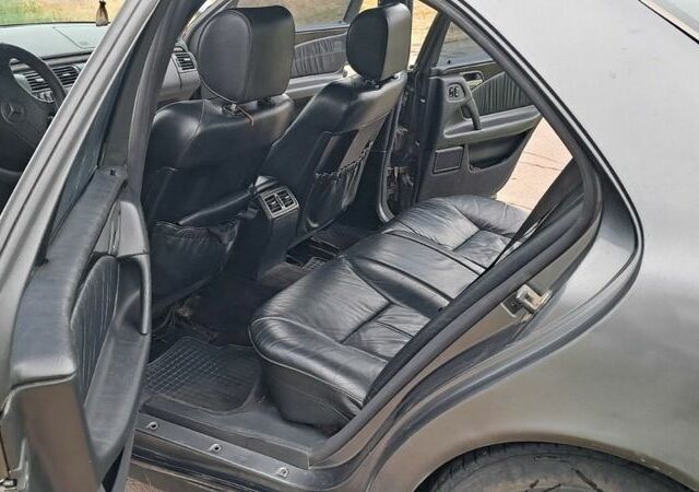 Серый Мерседес Е-Класс, объемом двигателя 2.3 л и пробегом 500 тыс. км за 2600 $, фото 5 на Automoto.ua