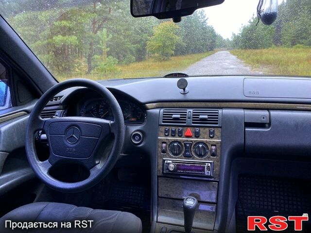 Серый Мерседес Е-Класс, объемом двигателя 2 л и пробегом 275 тыс. км за 3500 $, фото 8 на Automoto.ua